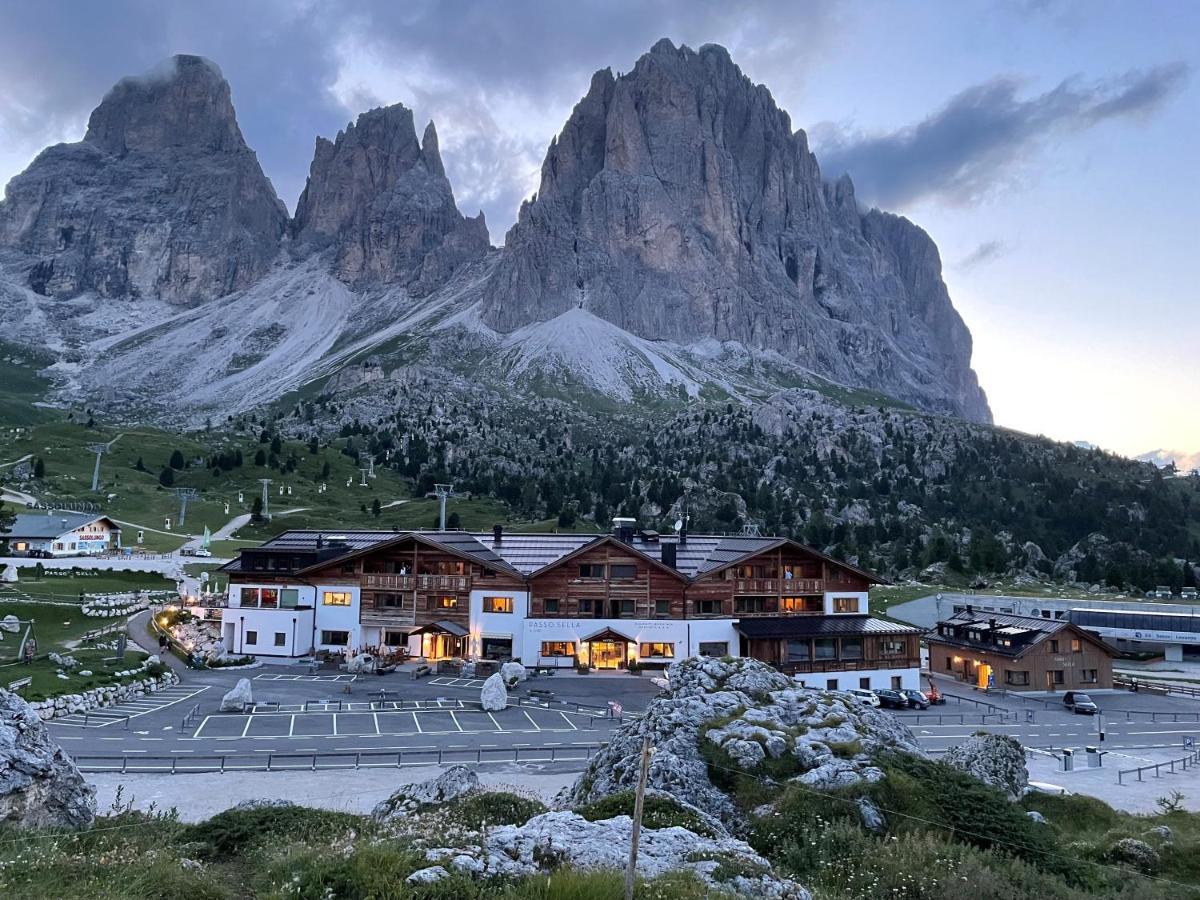 Passo Sella Dolomiti Mountain Resort Selva di Val Gardena Exterior foto