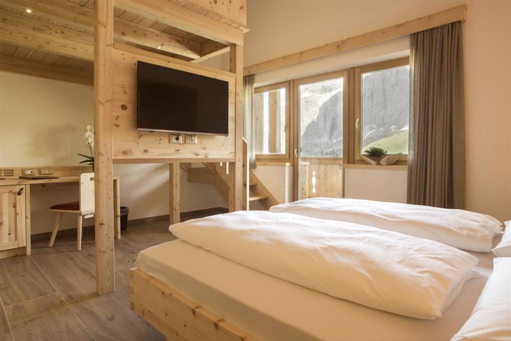 Passo Sella Dolomiti Mountain Resort Selva di Val Gardena Exterior foto